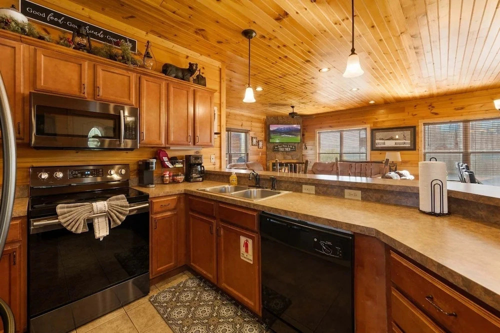 Gatlinburg Mountain Lodge 5 Bedroom Cabin