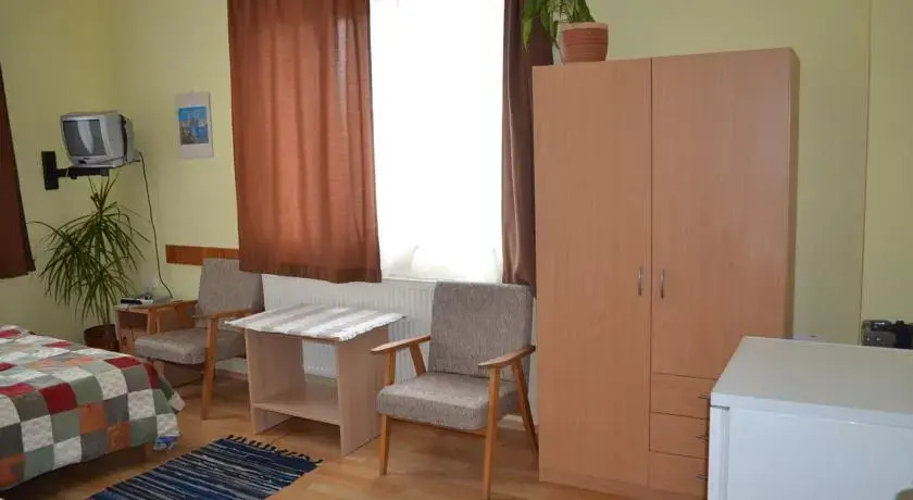 Páfrány Panzió