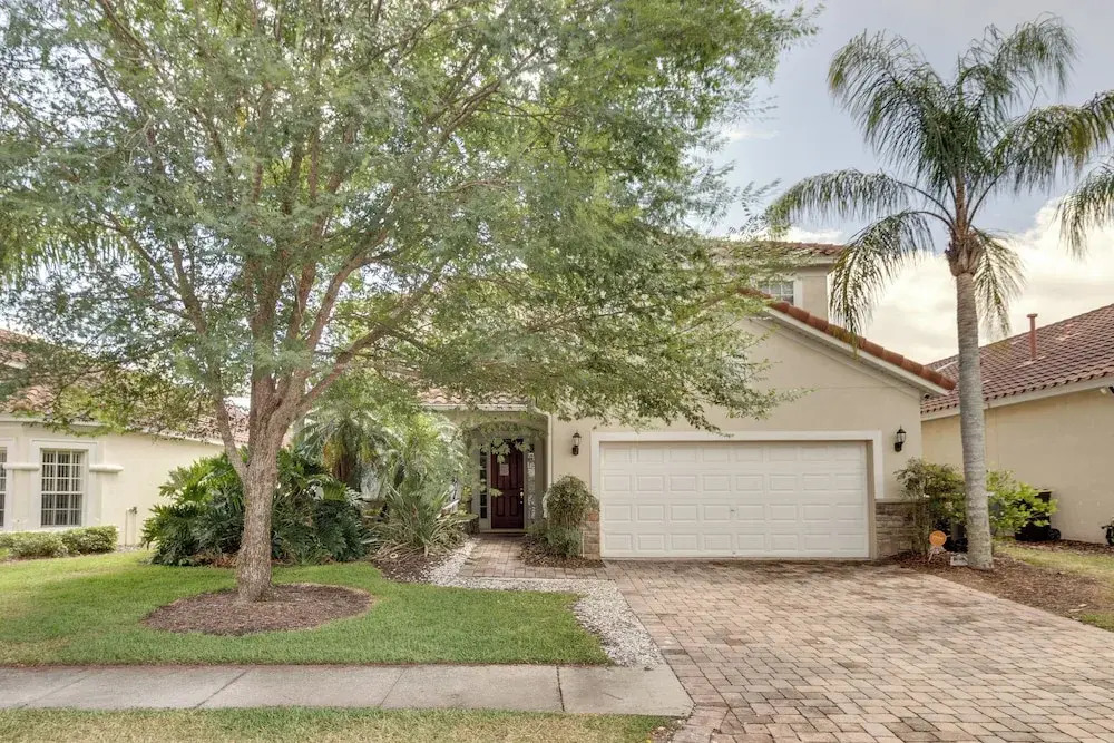 Lanai & Pool: Spacious Villa Near Disney