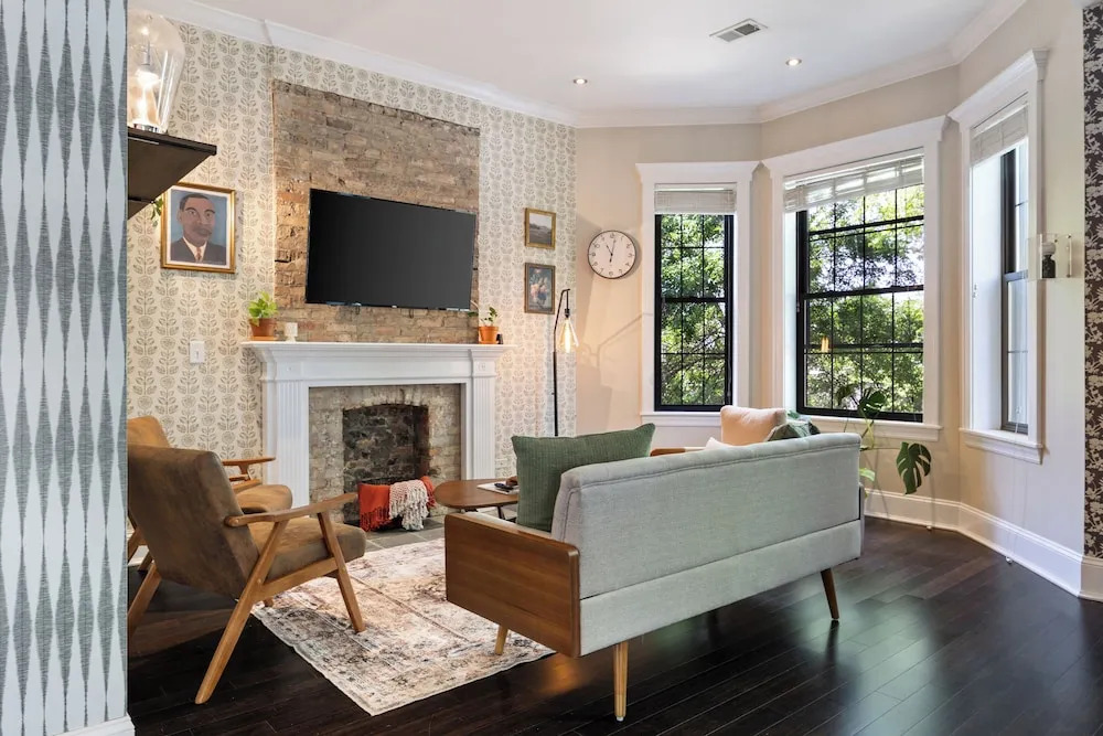 Wrigleyville Suites