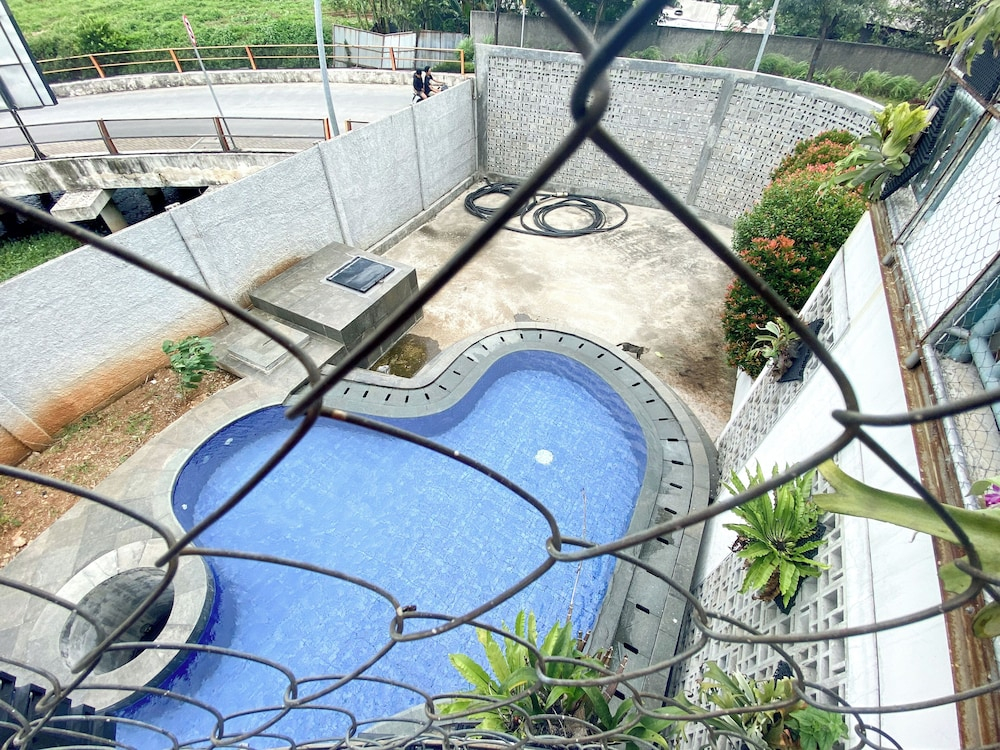 Minimalist And Homey Studio At Grand Kamala Lagoon Apartment
