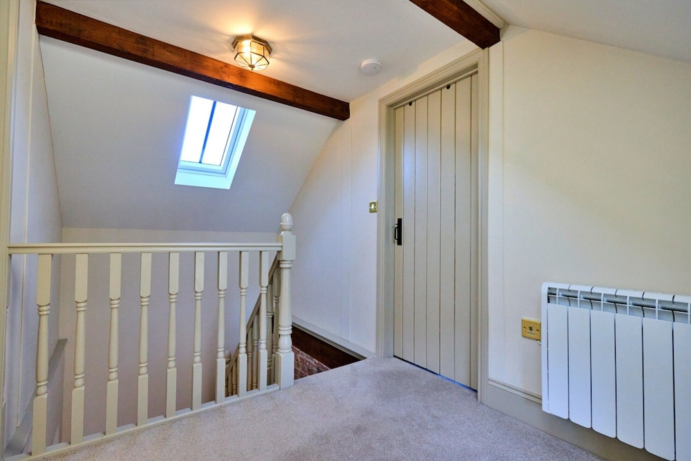 Cottage in Hemingby With Countryside Views