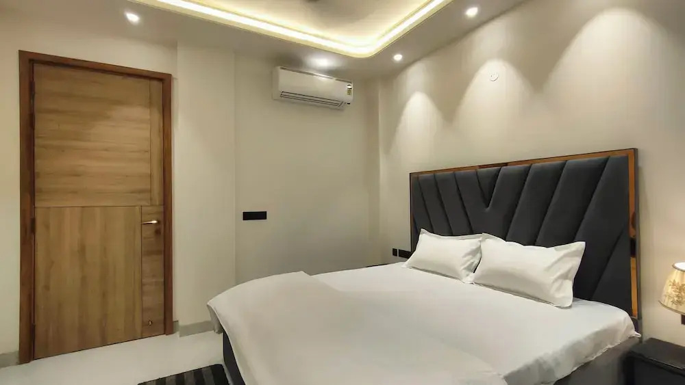 Letstay- DLF Phase 1 Gurugram