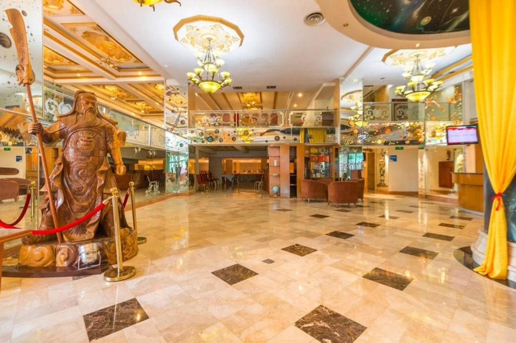 Twin Plaza Hotel