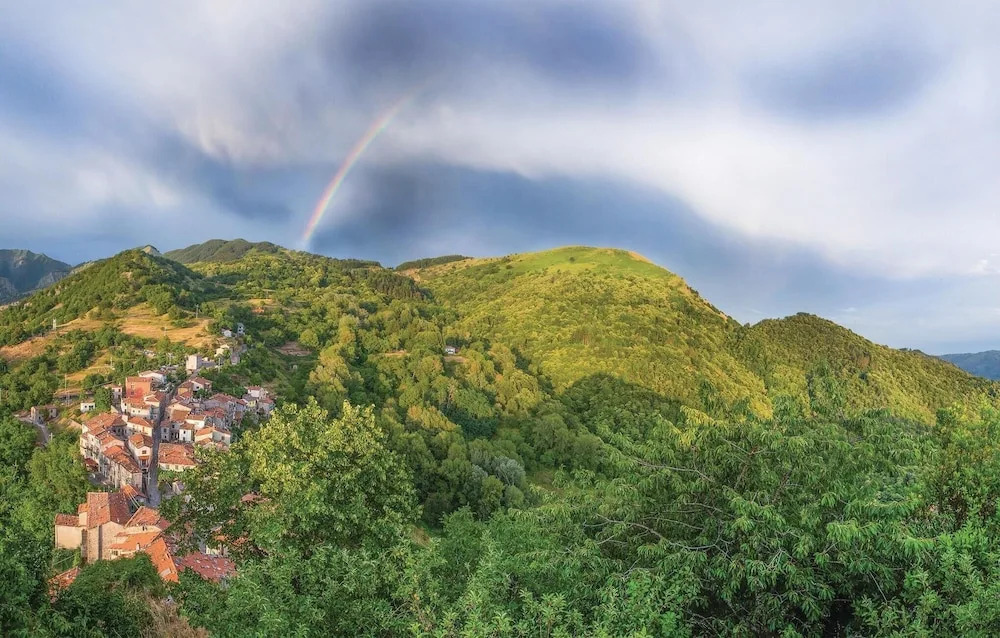 4 Bedroom Gorgeous Home In Montefegatesi