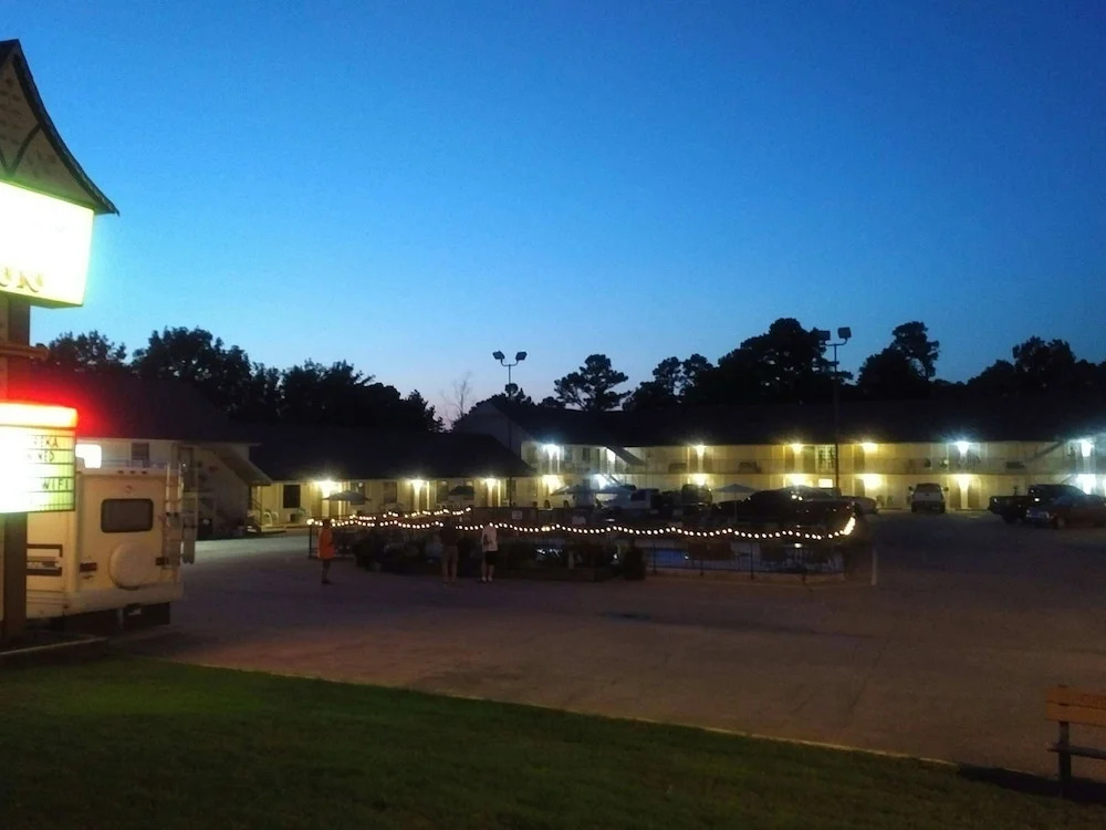 Ozark Swiss Inn