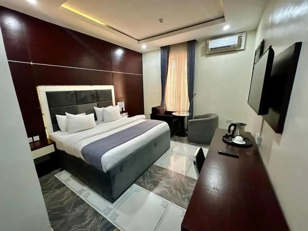 Chinbell Luxury Hotel & Suites