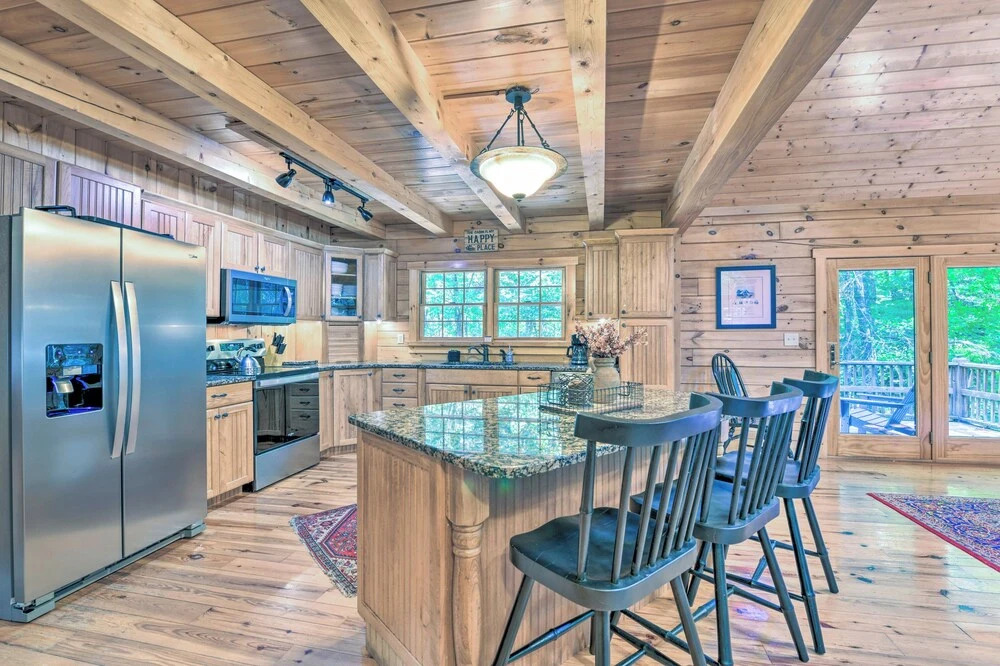 Luxury Cabin w/ Deck < 5 Miles to Sapphire Valley!