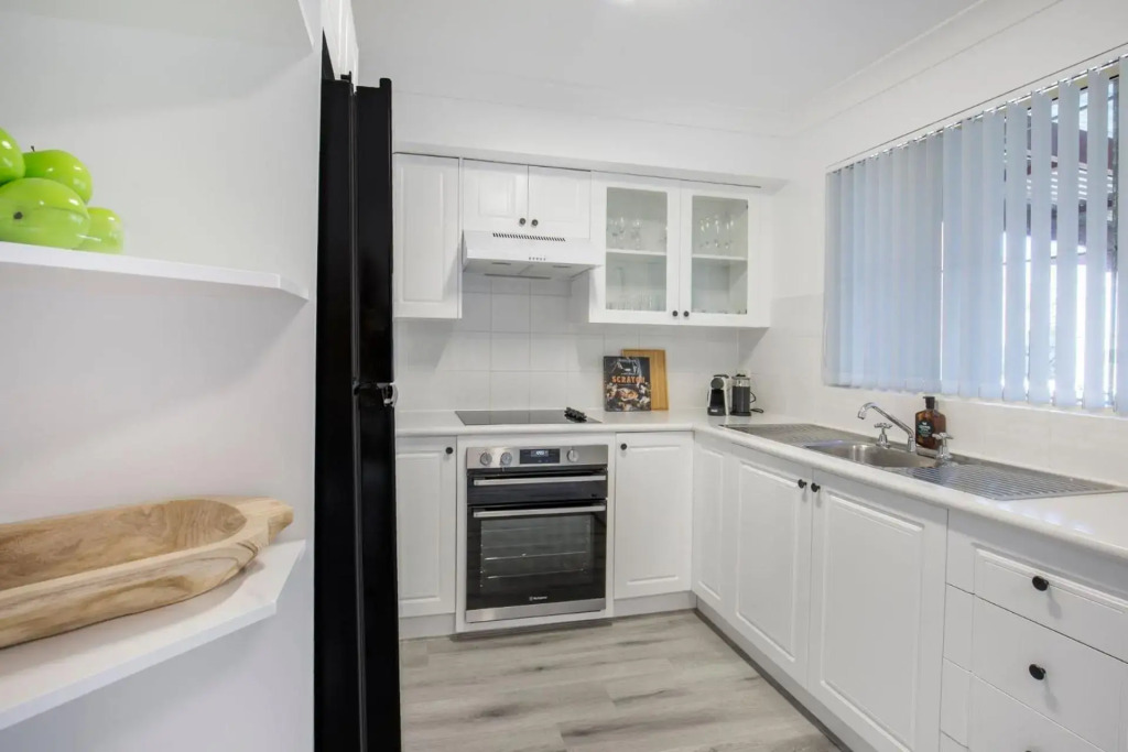 Aquamarine - modern & bright Huskisson townhouse