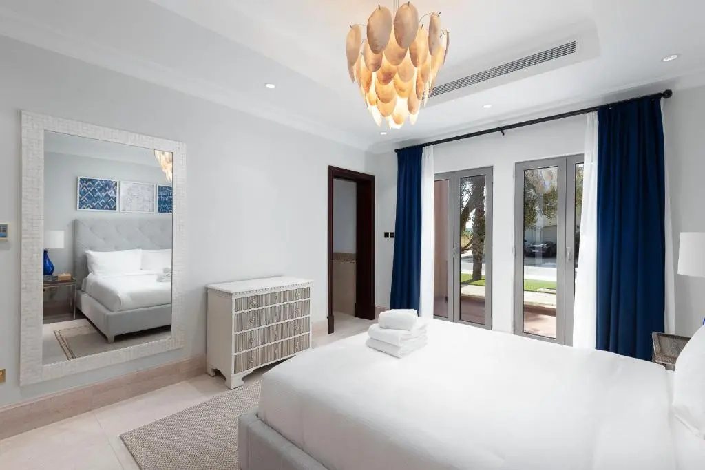 Maison Privee - Palm Jumeirah Beach Front XL Villa w/Prvt Pool