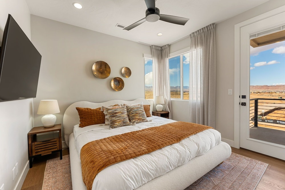 Sunset Pearl At Desert Color 8 Bedroom Townhouse
