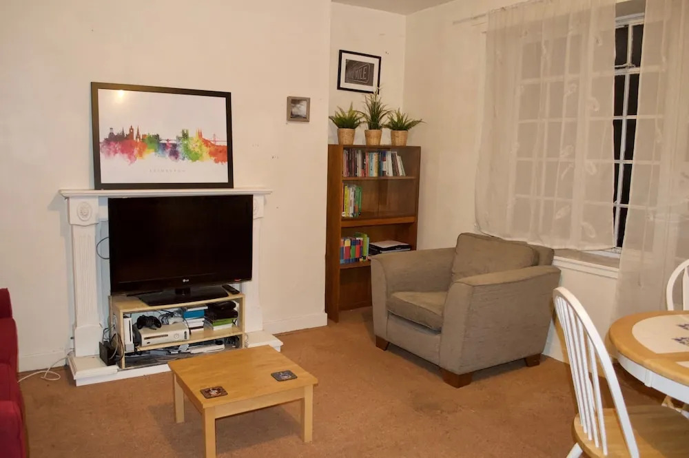 Cosy 2 Bedroom Flat off the Royal Mile