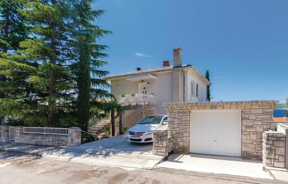 Gorgeous Home In Selce With House Sea View