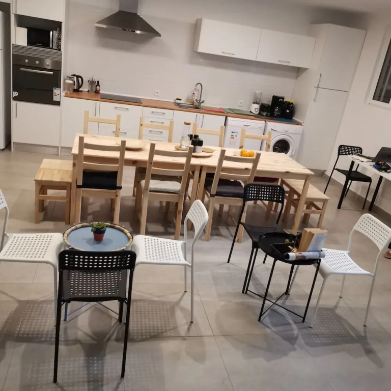"room in Guest Room - Hostel Próximo A Praia P/ Surf Na Caparica"
