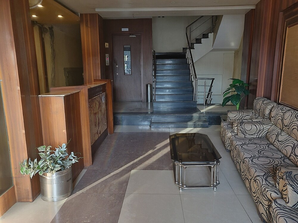 OYO 13063 Hotel Rahul