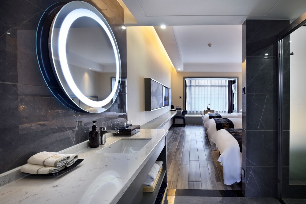 Wing Hotel Guilin - Central Square