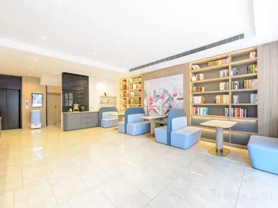 HanTing Premium Hotel (Dalian Renmin Road, Gangwan Square Metro Station)