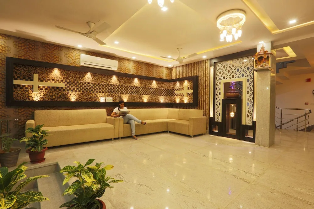 OYO 9268 Hotel Arch