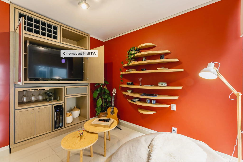 Artsy, Hi-Tech Condo in the Heart of Roma