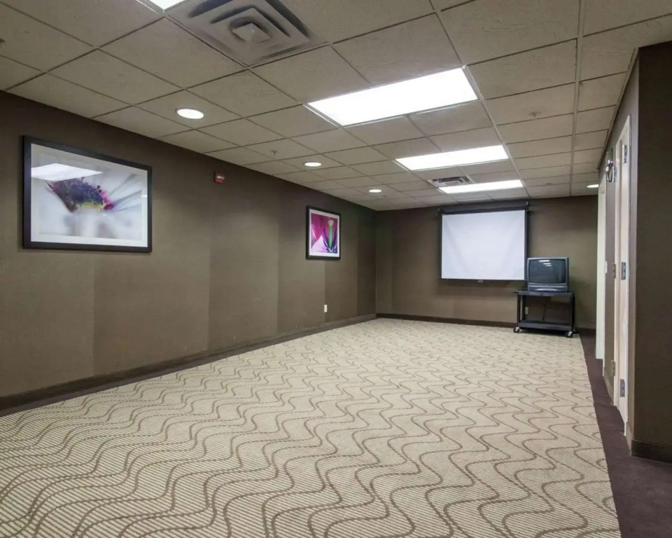 Comfort Suites Tulsa Central