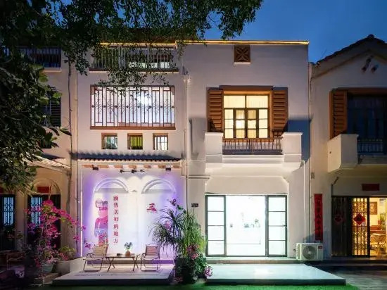 Moonye • Yuetang Design Guesthouse (Haitang Bay)