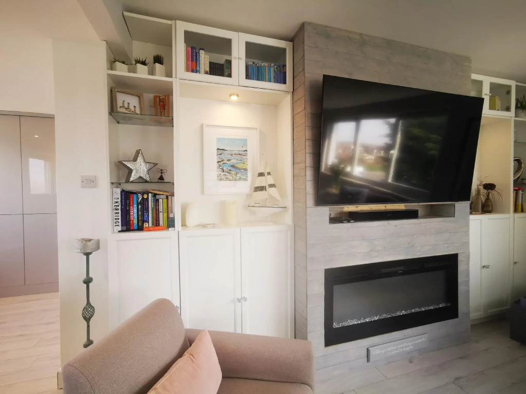 A Place With A View  - 2 bed village apartment
