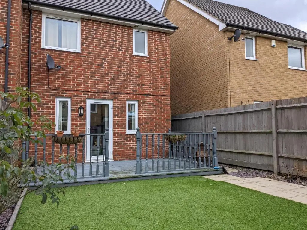 Entire 3 bed home Sleeps 6, WiFi, 2 Parking Spaces