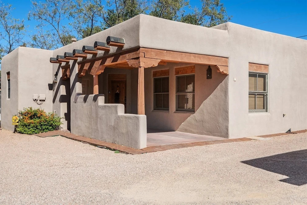 Kiva - Stunning & Lovely With Kiva Fireplace, Walk to the Plaza and the Railyard