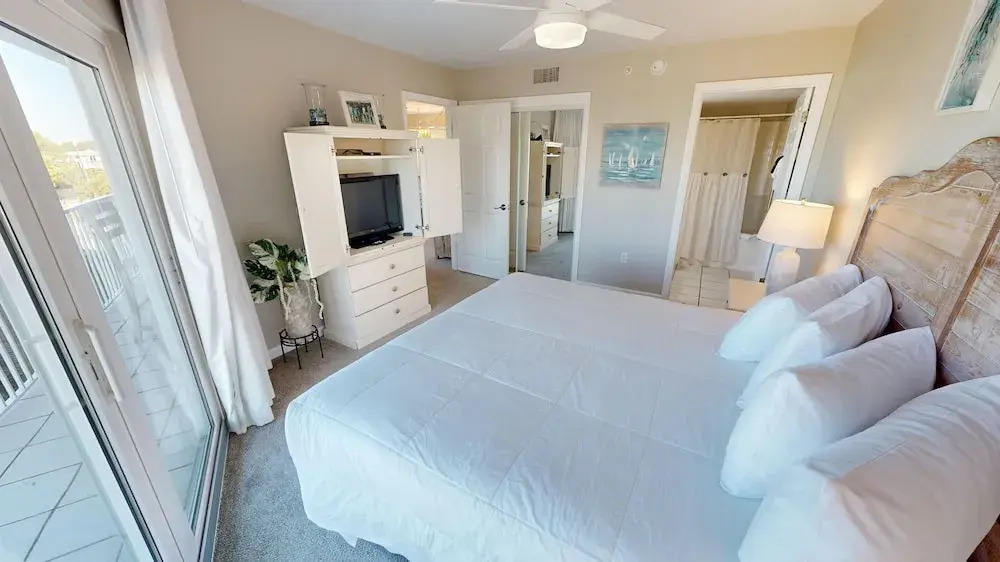 Seacrest 413 is a 2 BR Gulfside on Okaloosa Island by RedAwning