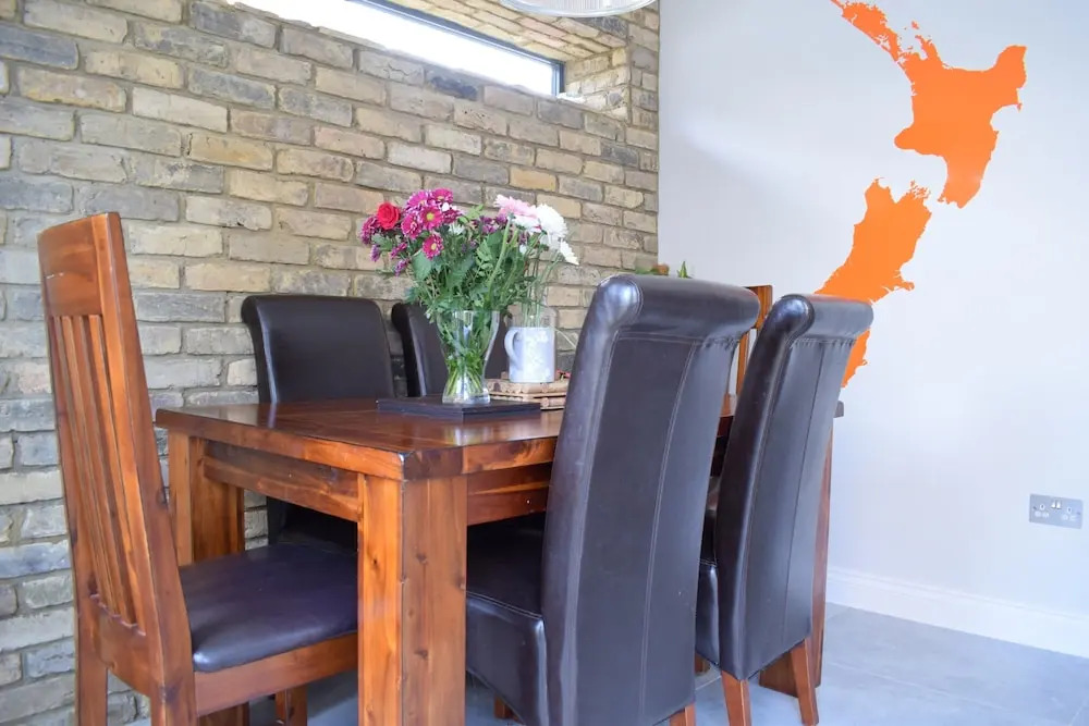 Modern Family Home Near Wimbledon With Garden