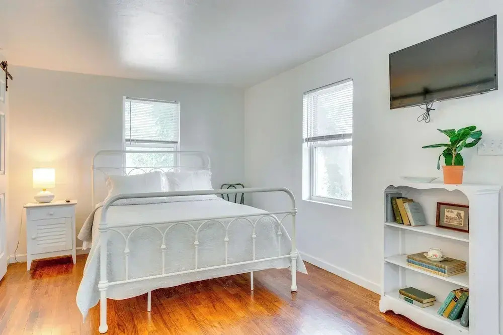 Cozy Studio in Heart of OKC Plaza District!