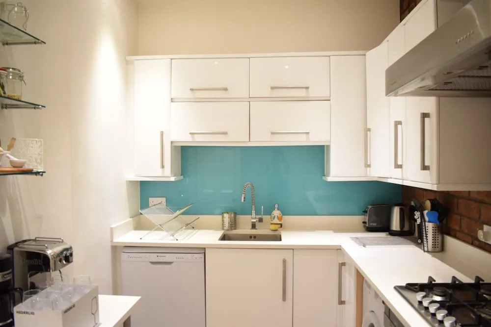Bright 2 Bedroom Apartment in Edinburgh