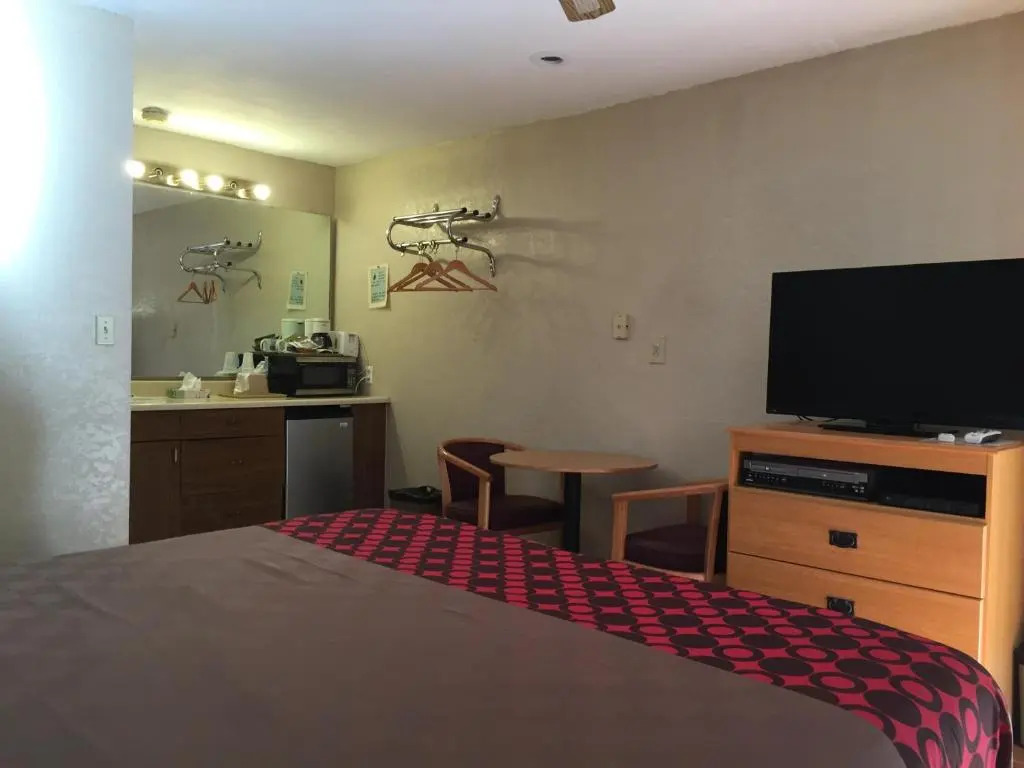 Townhouse Inn and Suites