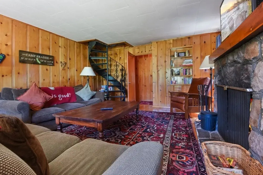Camp Brassie - On Golf Course, Dog Friendly 2 Bedroom Home by Redawning