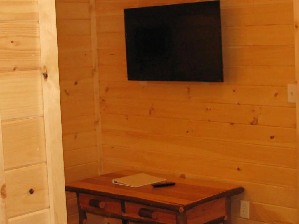 Pine Knoll Hotel Lakeside Lodge & Cabin