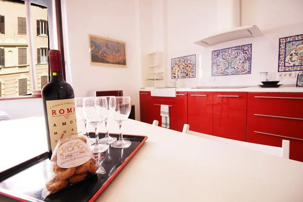 Spacious Apt Steps away from the Vatican