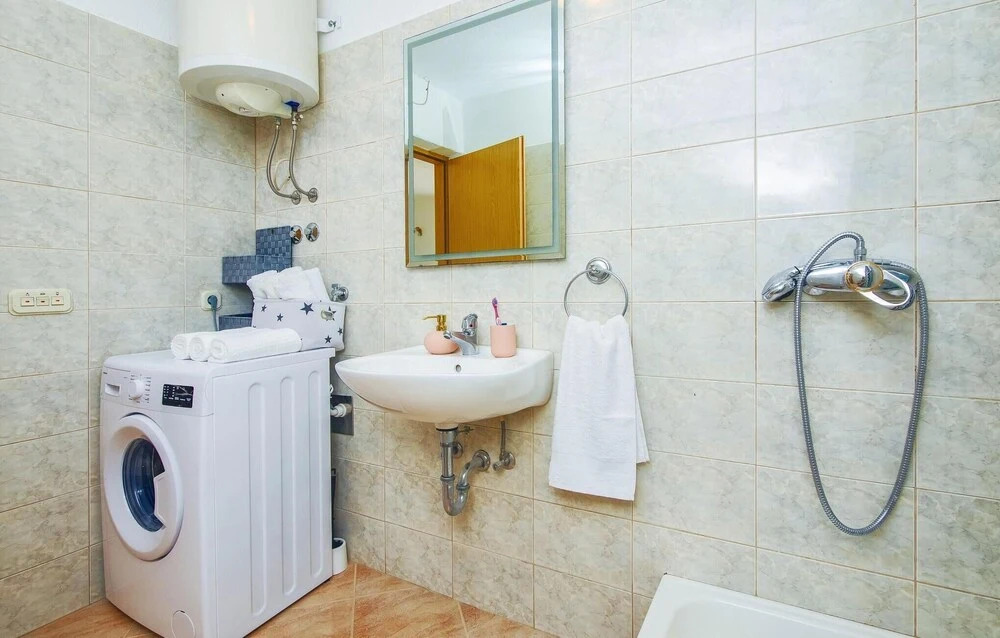 Awesome Home In Sutivan