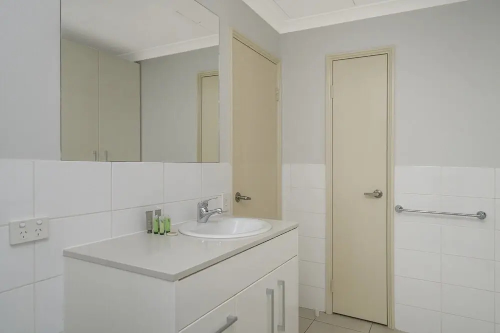 Sunny 2-bed in Quiet Location With Balcony