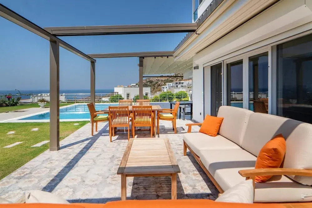 Villa w Pool Garden Patio 1 min to Beach in Bodrum