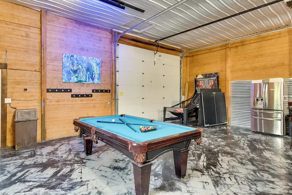5 acre Graceland Family Home in West Des Moines