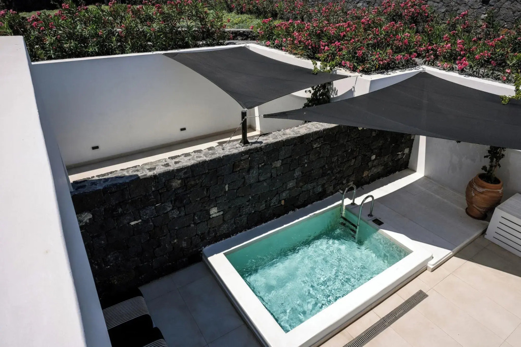 Cresanto Luxury Suites