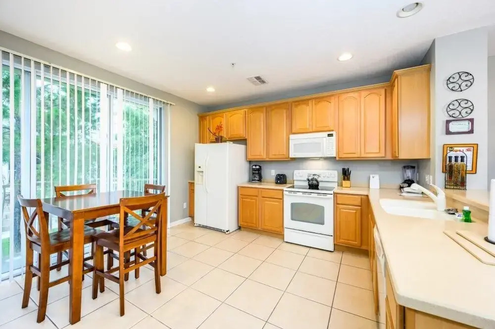 New and Gorgeous Townhome, Vista Cay - 4008