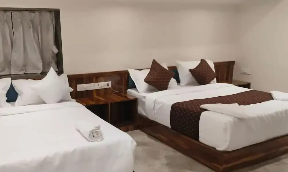 Hotel Sanjari International