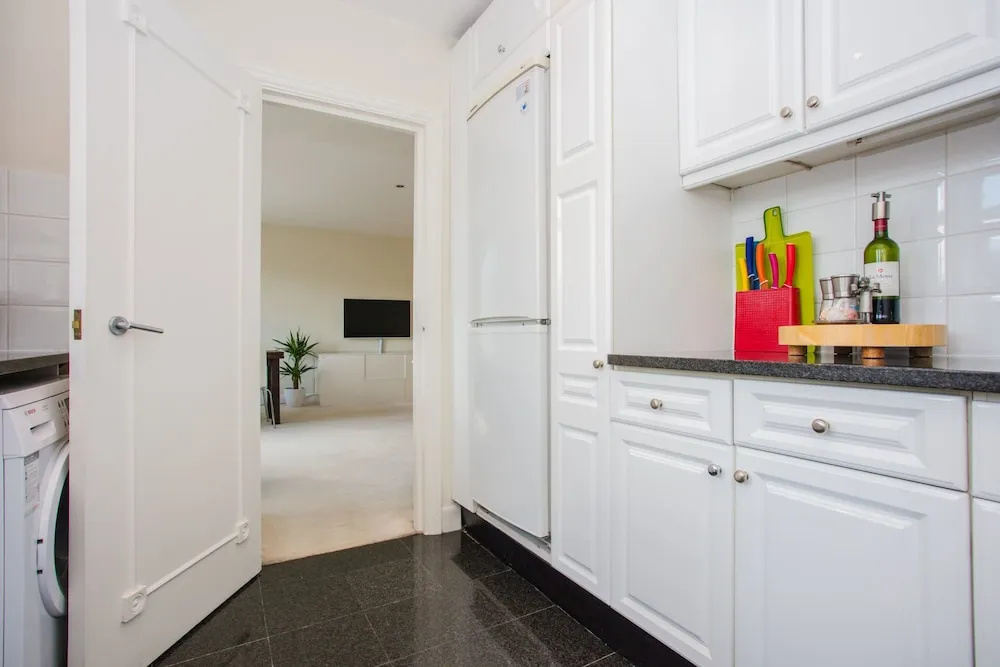 Stylish 2 Bedroom Flat In Prime Kensington