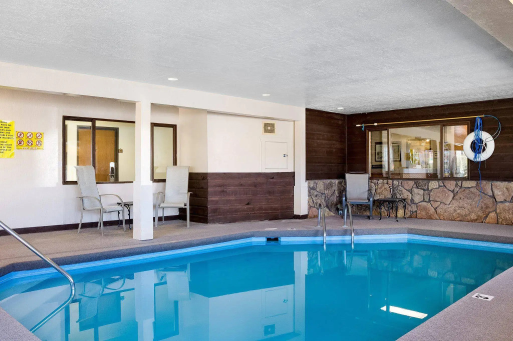 Econo Lodge, Downtown Custer Near Custer State Park and Mt Rushmore