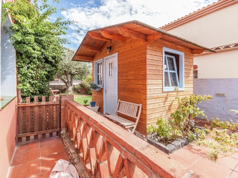 Luring Holiday Home in Girona With Swimming Pool
