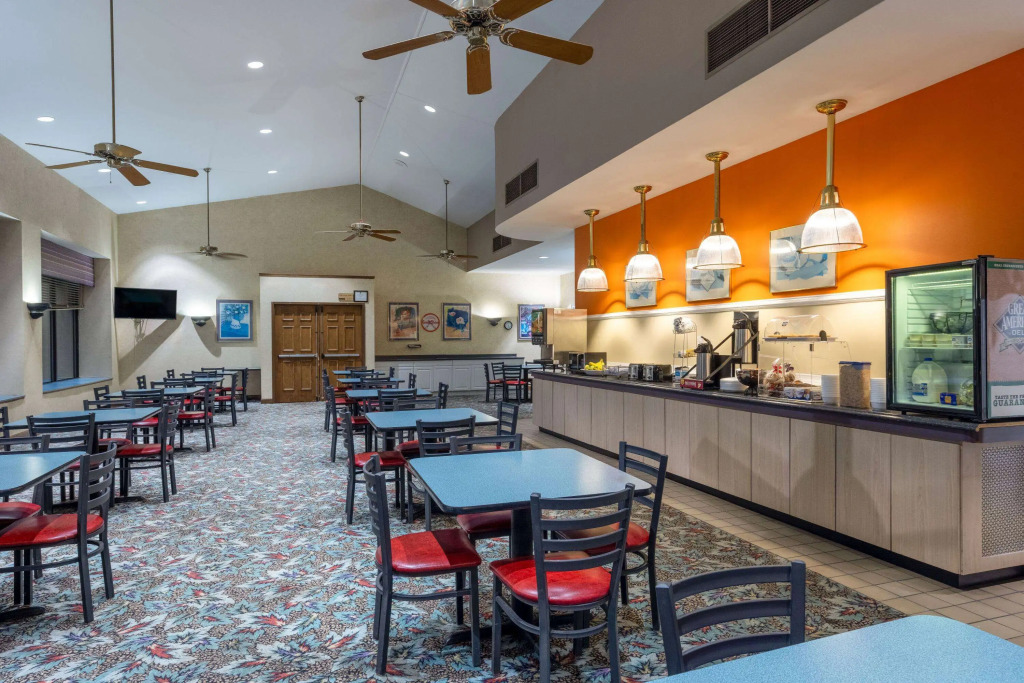 Howard Johnson by Wyndham Salem Hotel & Conference Center
