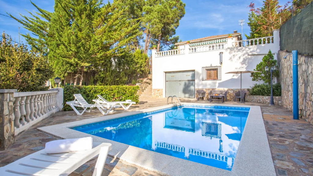 Conchi in Vidreres with 4 bedrooms and 1 bathrooms
