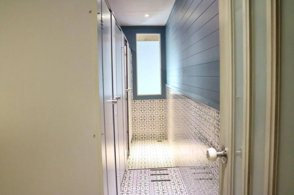 Golden Mountain Hostel