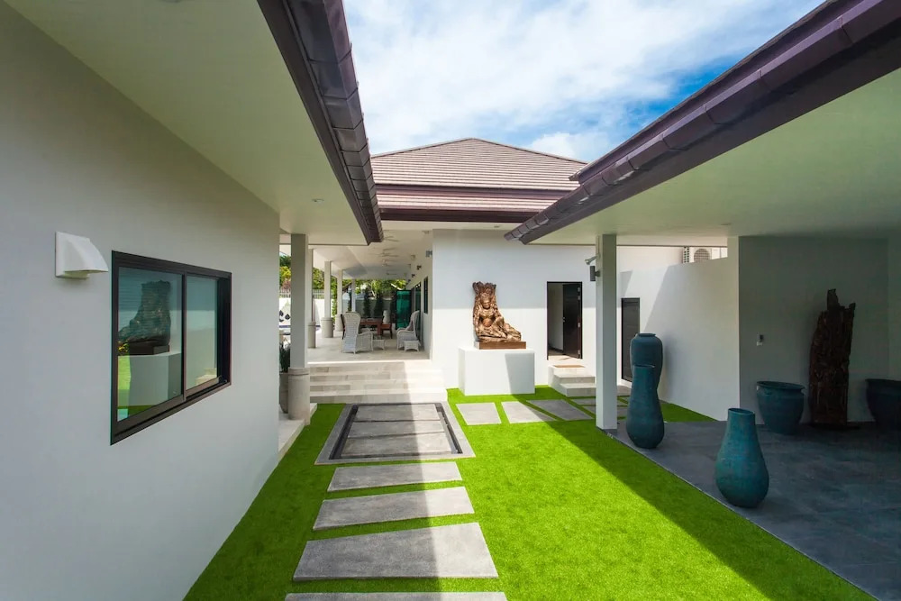 Celine Villa